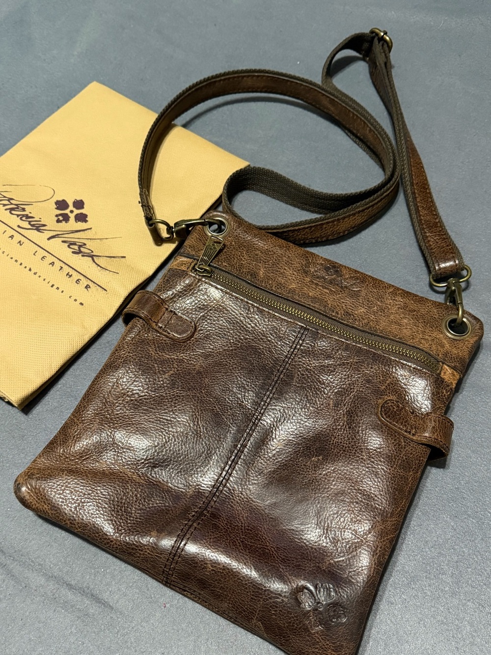 Patricia Nash Francesca Brown Leather Crossbody Purse with Embossed Medallion - Picture 3 of 13